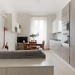 Guesthost - Stylish In Porta Romana Apartman